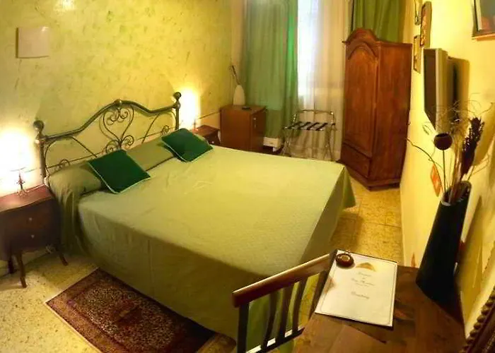 Oda ve Kahvaltı Residenza D'epoca Di San Martino