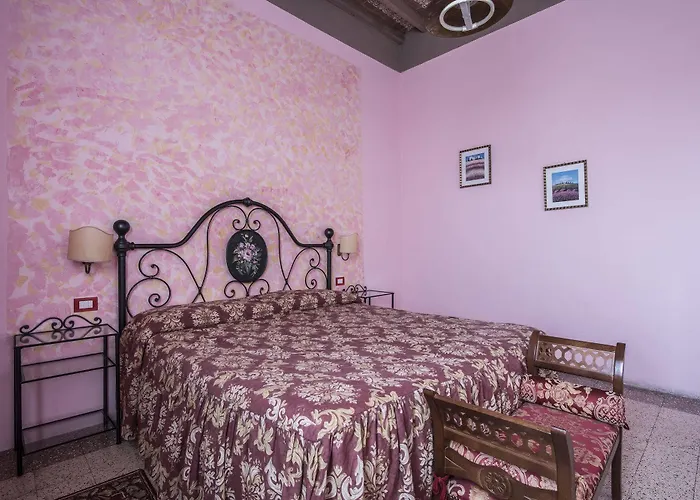 Oda ve Kahvaltı Residenza D'epoca Di San Martino 3*