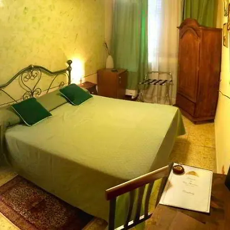 Oda ve Kahvaltı Residenza D'epoca Di San Martino