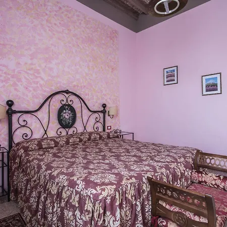 Oda ve Kahvaltı Residenza D'epoca Di San Martino 3*