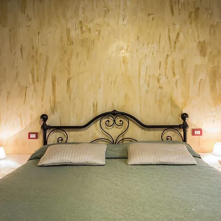 Oda ve Kahvaltı Residenza D'epoca Di San Martino 3*